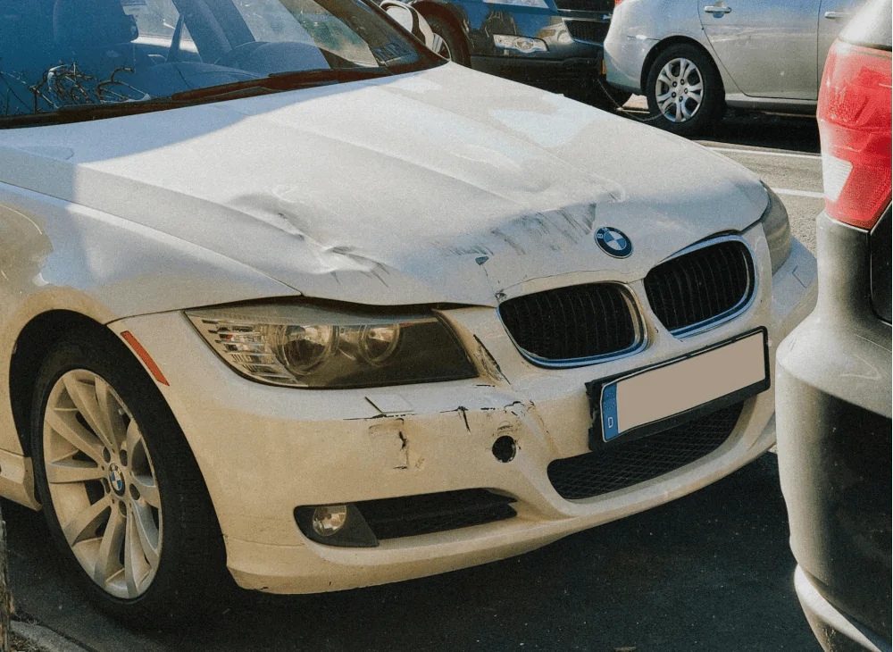 Car damaged in an accident without victims or injuries.